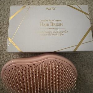 NWT Mayfly Self-Cleaning Hair Brush in Pink Wet brush detangler